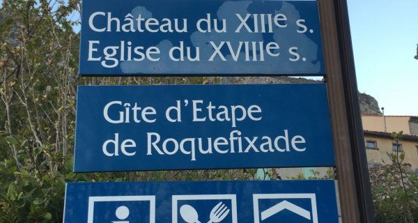 Roquefixade panonceaux château, gite